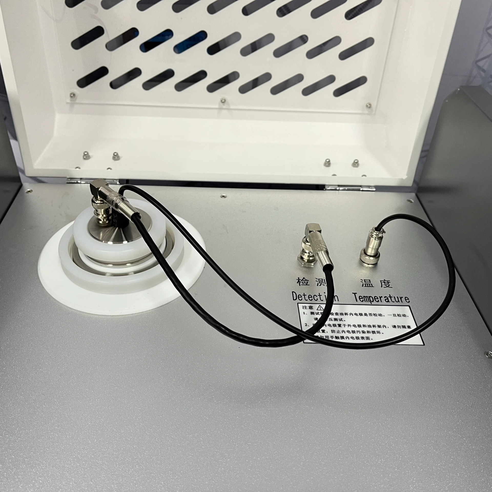 test transformer with multimeter